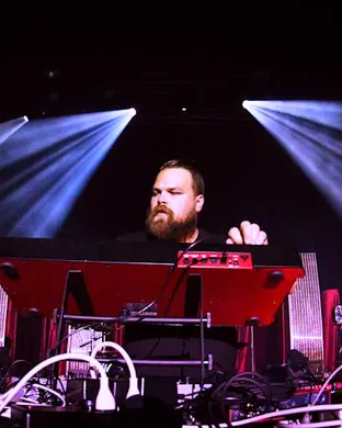 Com Truise